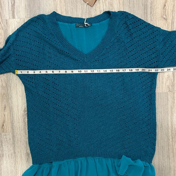 NWT Prana Ellery Blue V Neck Crocheted Long Sleeve Layered Sweater Top Size M - Picture 4 of 8